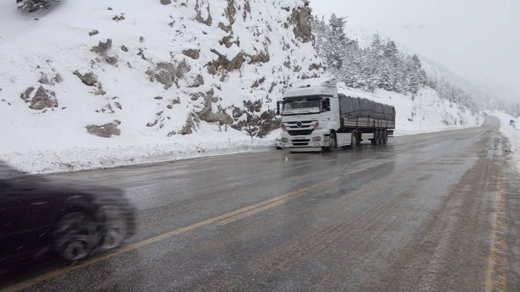 Alacabel'de bahar yerini kara bıraktı: Sürücüler hazırlıksız yakalandı 6